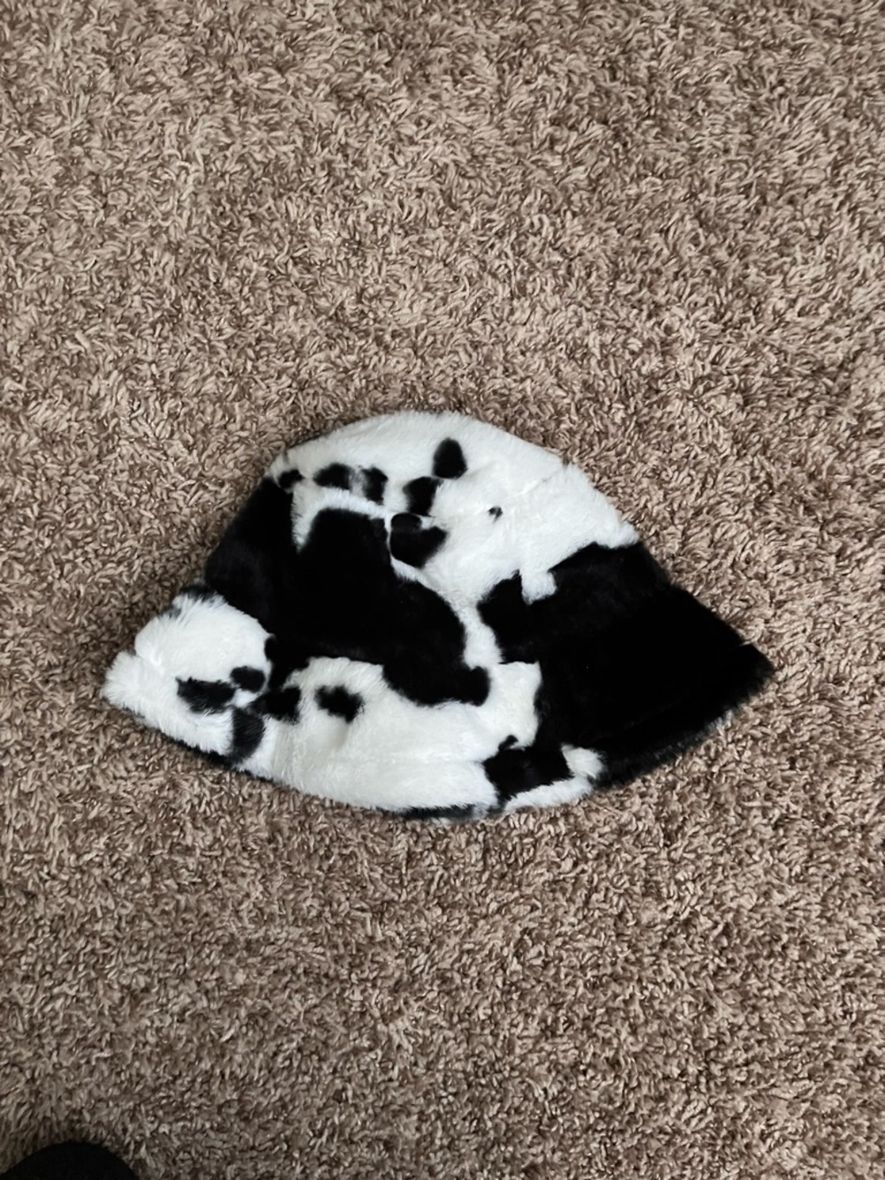 NWOT Black & White Faux Fur Bucket Hat